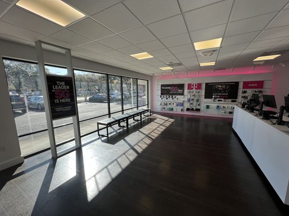 West Tampa / Stadium Retail: 2910 N Himes Ave , Tampa, FL 33607